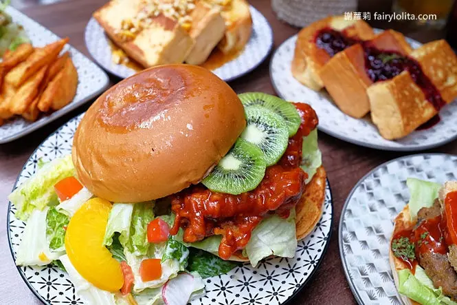 台中早午餐 | 壹柒手作早午餐的日常。低調藏身巷弄超級隱藏版，澎派大份量，ig整個被推爆！