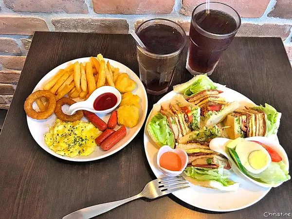 【新北。美食】 新莊 / Ça Va 早安•日安，巷弄內高CP值早午餐，豪華總匯拼盤，完整Menu，近捷運新莊站 / 近新莊運動公園