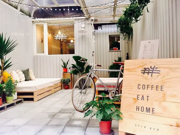 捷運東門站✿ 月 半 Dwaco 咖啡✿永康街巷弄中的秘密基地 ! 來這清靜又溫馨的小天地享受午後吧~