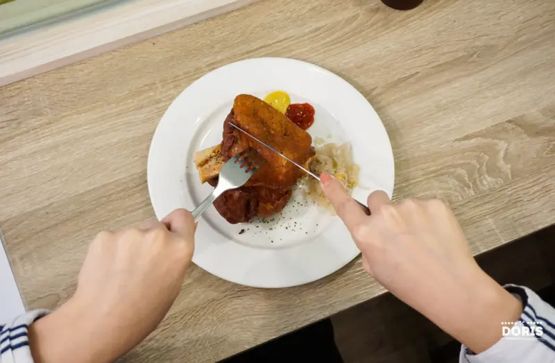 ♚食記♚台北中正【YumYum 好吃好吃(1號創始店)】焗烤法式海鮮煲●頂級16盎司牛排●主廚推薦德國豬腳●義大利麵●平價●學生美食●速食●公館商圈●公館捷運站