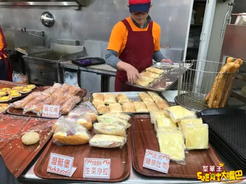 台中西區美食中式早餐》意品香永和豆漿菜單價位大公開！堅持傳統現磨豆漿味濃香醇讚不絕口！台中美術綠園道必吃美食小吃餐廳推薦。