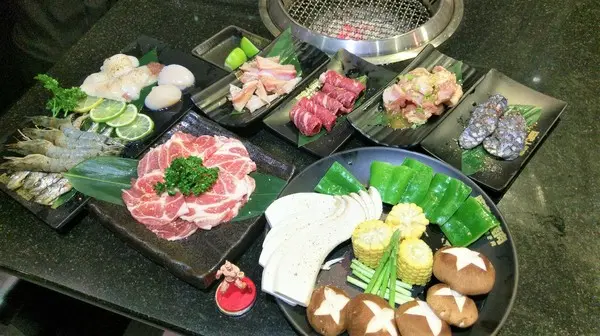 筋肉人燒肉-新竹北區無煙燒烤  店內提供頂級澳洲和牛燒肉  地下室有包廂  可以邊吃燒肉邊歡歌  不嗨也難              