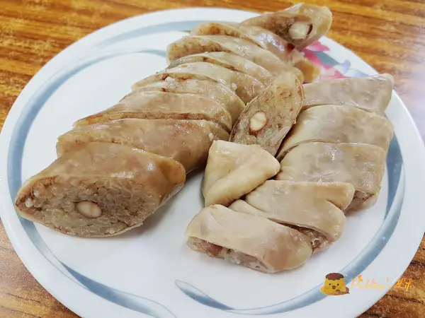 【屏東小吃】鐵皮屋裡的限量手工糯米大腸《阿品芋粿》車城福安宮附近晚來吃不到