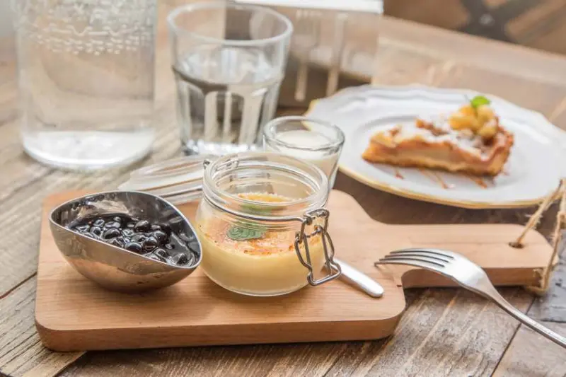 [新北中和]中和美食推薦，超好吃香醇肉桂蘋果派，黑糖珍珠與焦糖布丁的完美結合～UNTIL 21:45貳壹肆伍咖啡坊 - 大手牽小手。玩樂趣