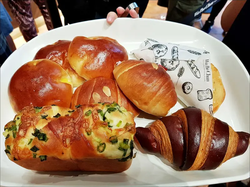 [台中] 吳寶春麥方店台中 台中麵包推薦 價位比一般略貴不過份量大好吃度很不錯開在台中七期重劃區