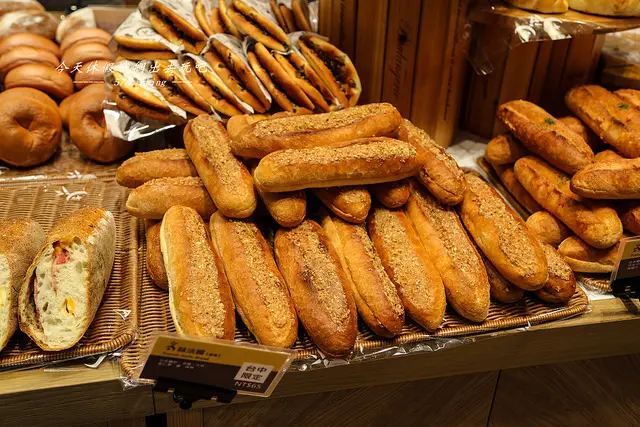 [台中♥西屯區 ]吳寶春麥方店(台中店)。台中限定花博麵包創意好吃。