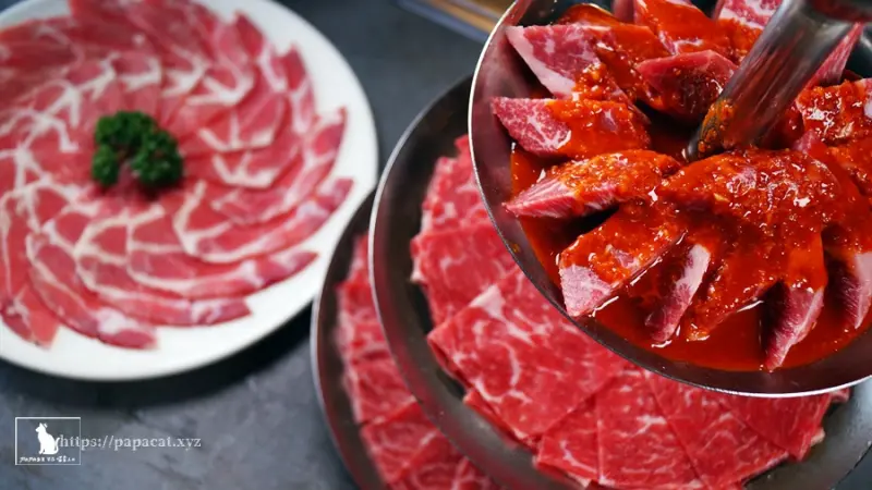 台中｜南屯 kako kako燒肉 公益路上燒肉店一新開張，是工業夜店風的韓日燒肉店，黃金比例0.3吃得出細滑口感，厚切大大滿足口腹之慾，雙人套餐分量三個女生都吃不完！