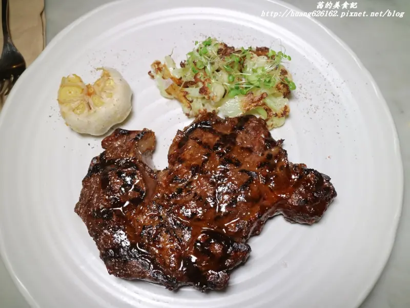 【台北中山區】全球10大美味炸雞就在台北中山意舍酒店amba『Buttermilk 摩登美式餐廳』阿嬤秘方炸雞/原木燒烤 美國自然肋眼牛排/碳烤美國大蘆筍/捷運中山站