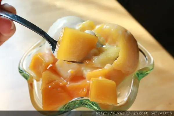 【竹北美食週記】轉彎遇見冰，雪球綿綿冰鬆軟清爽，無添加物融化較快！綠意盎然的庭園冰屋。