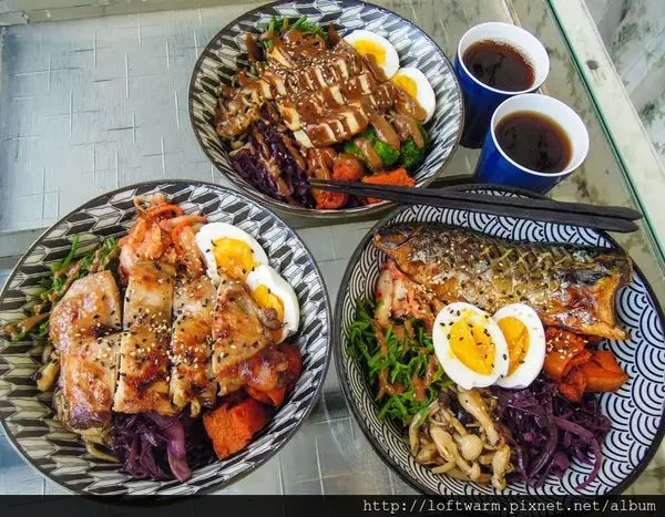 新竹清大南大校區餐廳推薦 小洋樓 可愛的歐式風格但吃著美味日式簡餐丼飯!風味創意料理~