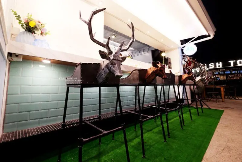 台中西屯│丑角燒肉三明治-逢甲夜市網美IG打卡點加視覺系路邊攤.星享道酒店旁 - 藍色起士的美食主義