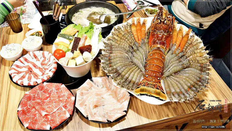 【新莊火鍋】石都府石頭火鍋達人／丹鳳捷運站～每日限量3套巨無霸龍蝦+金多蝦海陸套餐，讓你吃到不要～不要的，吃了會痛風還要繼續吃