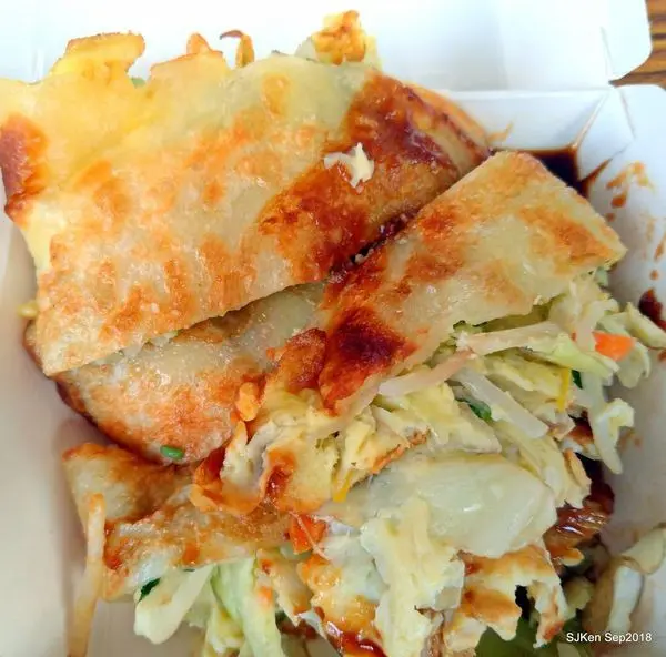 (延吉街美食)二訪「秦小姐豆漿店」--- 我的天! 怎麼這麼好吃的「蔬菜蛋餅」! 