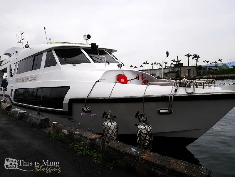 【高雄鹽埕│遊記】文化遊艇～穿過高雄港灣的藍色公路，可惜天公不作美