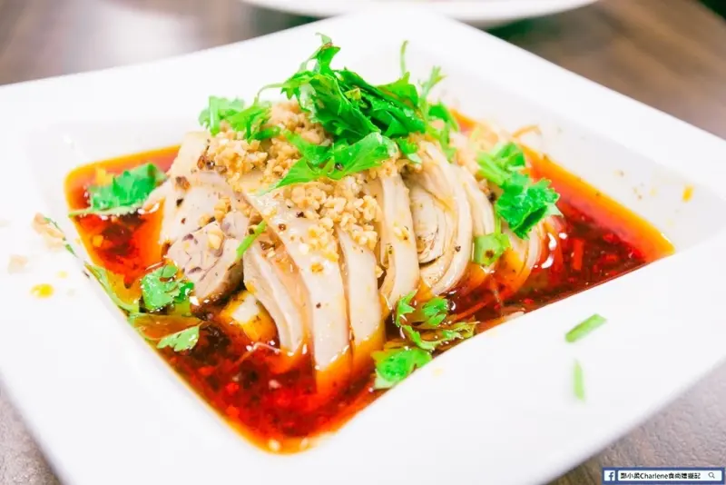 【台北北投】胡同大媽‧北投旗艦會館－經典道地川湘菜／合菜桌菜料理／四川變臉表演／北投捷運園區／世大運合作餐廳／家庭聚餐(體驗)