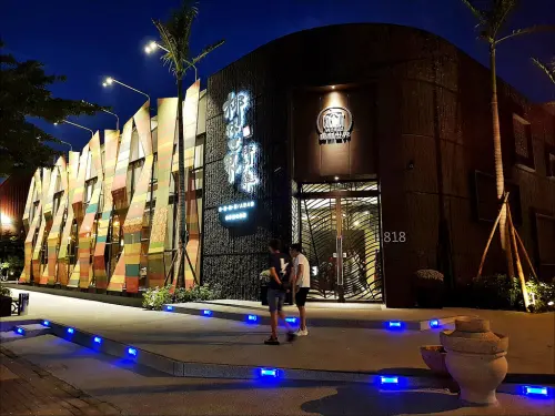 [台中] 椰林世界椰子雞跨界鍋物餐廳 公益路新餐廳 主打椰子雞肉火鍋煲仔飯好吃