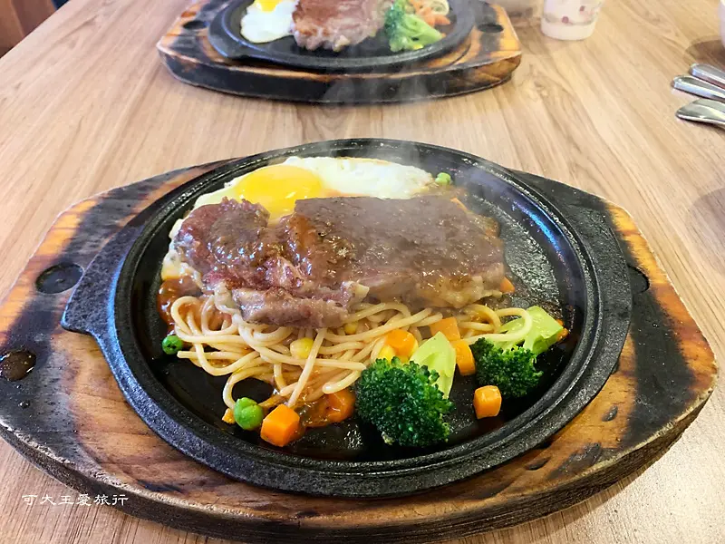 景美夜市美食 人从众厚切牛排景美店 環境優、口味佳平價牛排