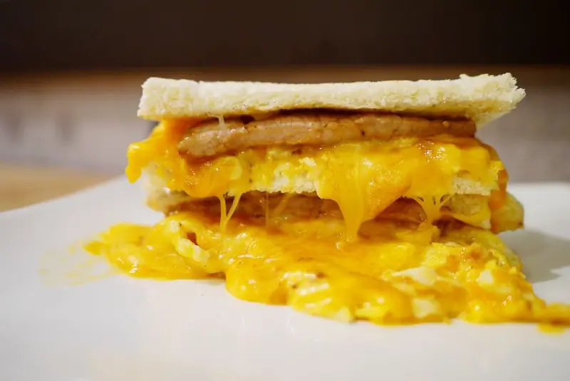 【新北】中和 豆司苑 捷運南勢角站附近的失控早餐‧起司控的不受控起士肉蛋吐司