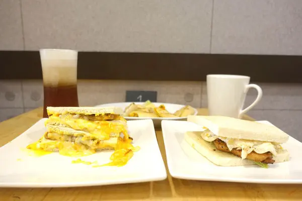 豆司苑‧流滿吐司全身的不受控起司肉蛋，中永和早午餐又多了一個新選擇啦!!!