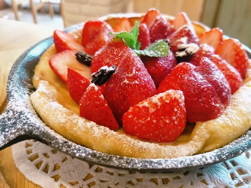 [高雄美食] 戀家咖啡漫食手作－香甜可口鑄鐵鍋草莓鬆餅