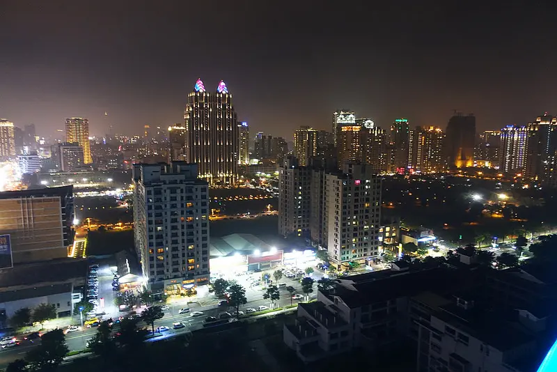 胖樺食記)高雄鼓山區游泳池酒吧「H2O水京棧國際酒店」/俯瞰高雄夜景/推薦Bar夜店/六合夜市旁