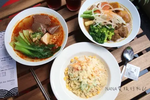 老三良麵。老宅文青風賣涼麵？超像咖啡店的涼麵專賣店,超狂只要銅板價！大推起司鴛鴦涼麵/咖哩牛肉蕎麥麵        
      