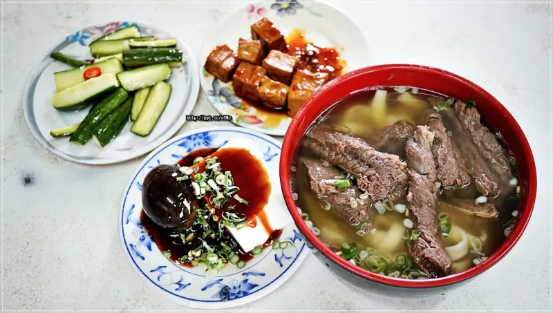 【來來牛家莊】觀音美食～CP值超高的國民小吃，清燉牛肉麵，獨家府腐乳沾醬，超大塊的牛肋條，就隱藏在工業區的鐵皮屋裡
