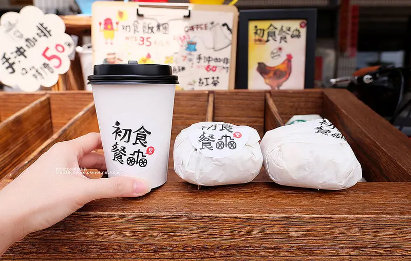 【台中清水】初食餐車-清水口味有創意又文青飯糰攤車.咖哩雞丁飯糰.梅干控肉飯糰.鮪魚玉米飯糰.隱藏版飯糰.還有手沖咖啡和紅茶.東大電腦量販和忠祐實業有限公司中間.近小7和清水靜思堂 - 藍色起士的美食