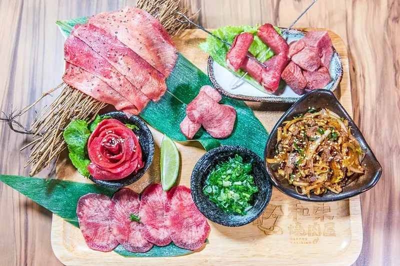 【桃園市美食】和東燒肉屋.牛舌七吃大滿足.三人分享餐1690滿滿一大桌