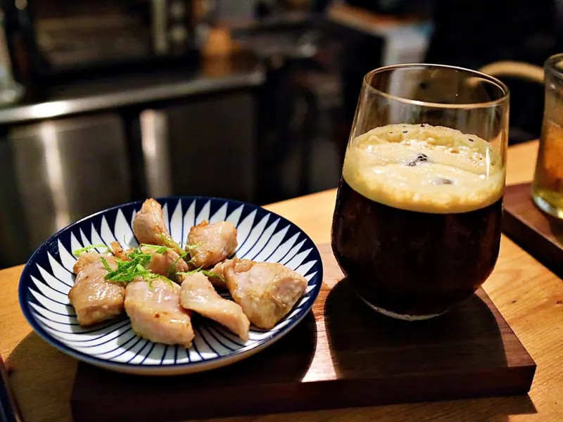 (台南。中西區) 夜間限定的咖啡店：隨便咖啡。夜脹組合，特調美式+檸香松坂豬，讓你有個不同的夜晚~
