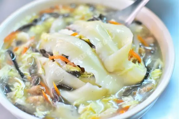 [高雄美食]鼓山路人氣排隊麵食館，刀削麵與滷味大受好評 -- 小李山西刀削麵