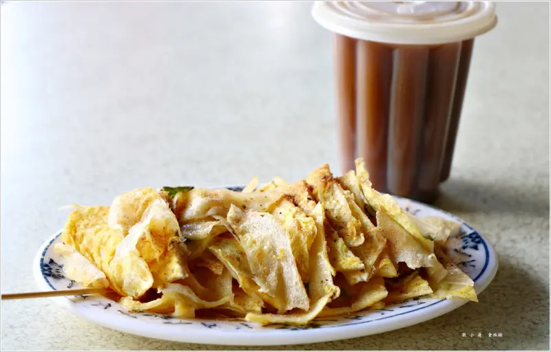 【高雄】正忠路超薄蛋餅‧無招牌隱藏板三十年蛋餅老店，蛋餅不切塊就切片就像紙一樣的薄