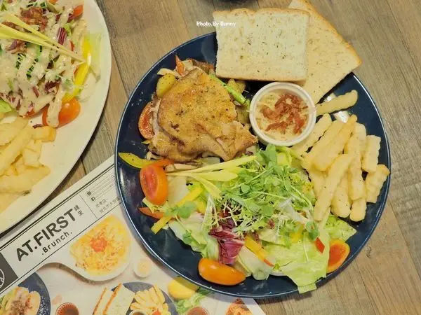 【台北美食】At • First Brunch 緣來-忠孝店 必吃早午餐名店 大份量餐點 / 免服務費 / 不限時餐廳 / 東區早午餐推薦