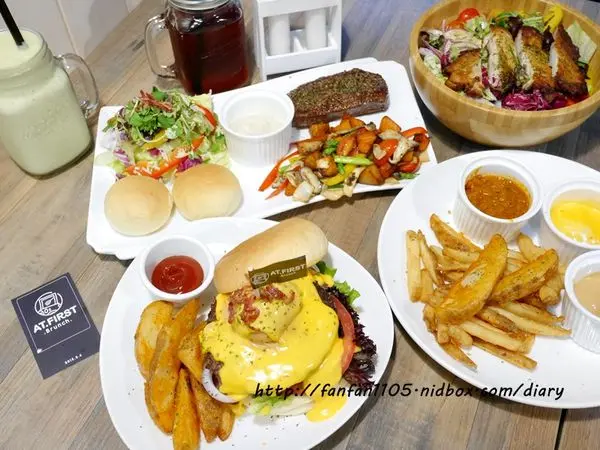 【東區早午餐】At ‧ First Brunch緣來(忠孝店) 木碗沙拉/漢堡/義大利麵/燉飯/歐姆雷