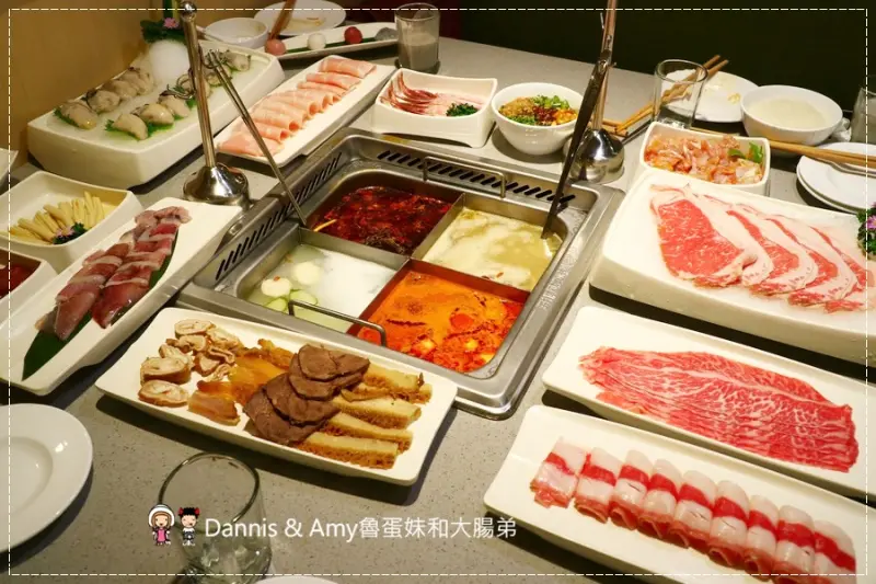 《海底撈火鍋》新竹大遠百餐廳台灣四號店新開幕。大陸肉麻式服務。免費川劇變臉秀、美甲服務、兒童遊戲室｜消費價位。營業時間菜單。新竹美食（ 影片）