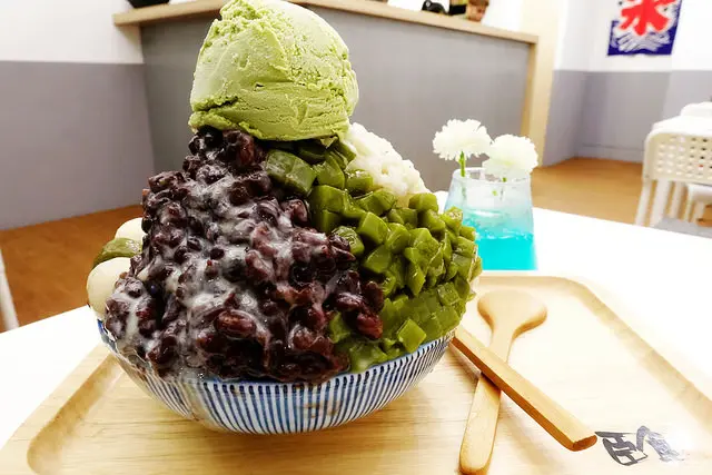 【台灣，桃園，中壢】中原夜市美食&IG打卡新景點~臣食•庶民甜品。
