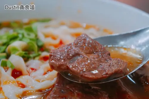 學生最愛！杭州南路免費加湯加麵牛肉麵【Dustin貪食嗑】