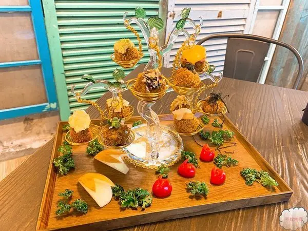 【台北大安】甲泰船麵-夜宵渡海到暹羅，磅秤上菜甜甜圈蝦餅，生命之樹展風華，聚餐嶄新食之樂。