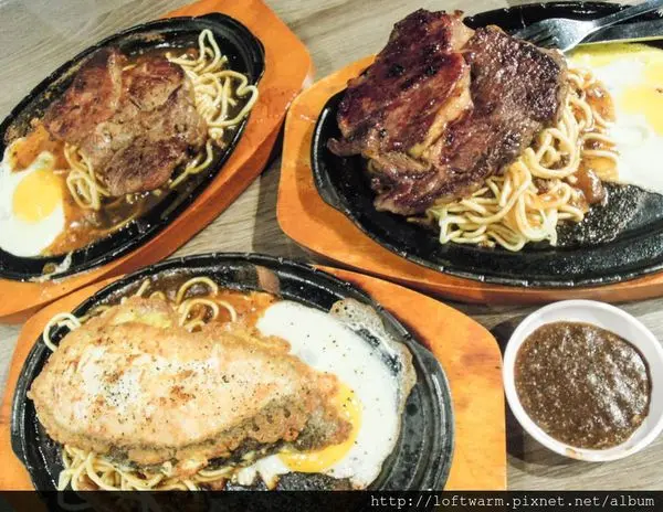 桃園龍潭廟口美食推薦 肉好吃 鐵板牛排雞排豬排魚排夜市小吃 也能是時尚時髦工業風!(菜單)