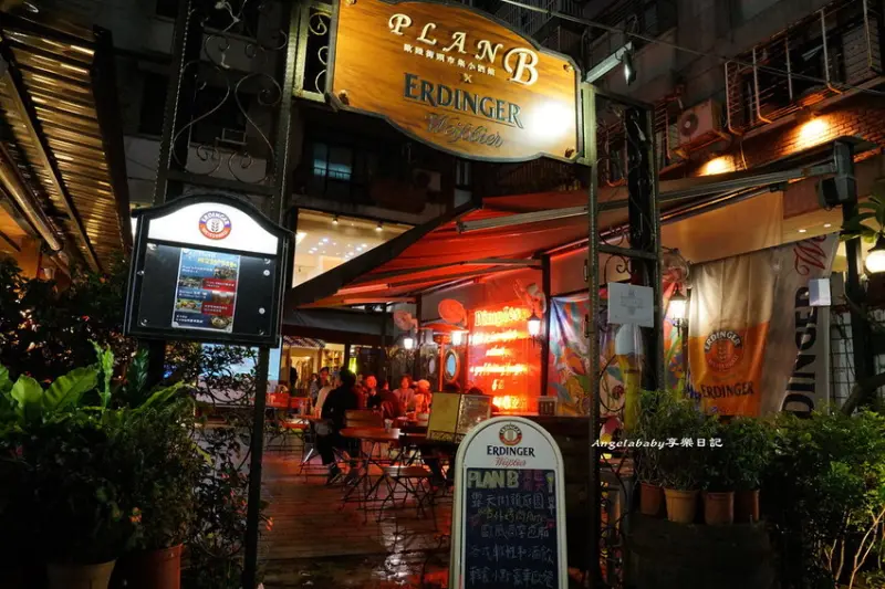 Plan B歐陸街頭市集小酒館 一秒掉入法國史特拉斯堡聖誕市集 忠孝敦化聚餐推薦 餐酒館 露天咖啡吧 音樂餐廳