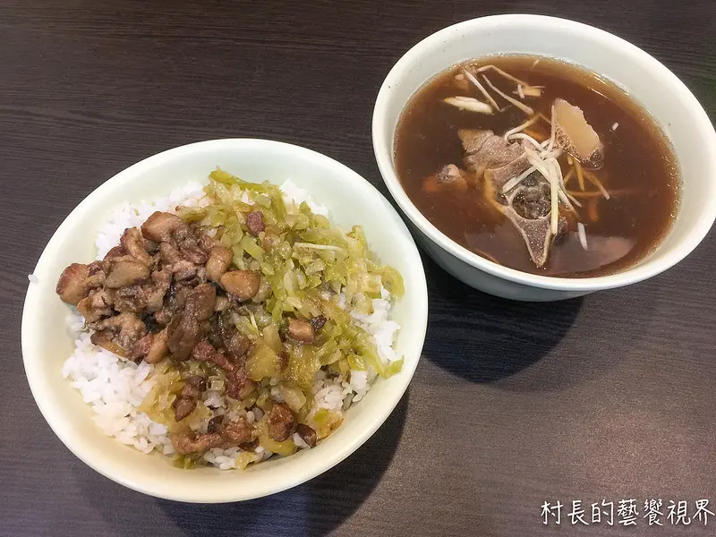 【食記】｛高雄。前鎮區｝小老闆肉骨茶