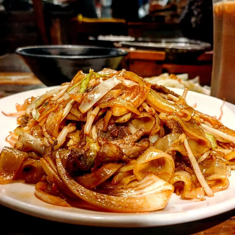 板橋大遠百的B1不是只有鼎泰豐啦，大食代裡面也有超多美食可選，這次我們就鎖定了香港食堂❤為你量身打造，屬於你的專屬港式料理套餐❤