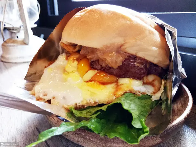 【新北三重】Ticket 鐵匙 | 巷弄早午餐美食 等再久也值得 微奢侈沙朗牛排當早餐 
