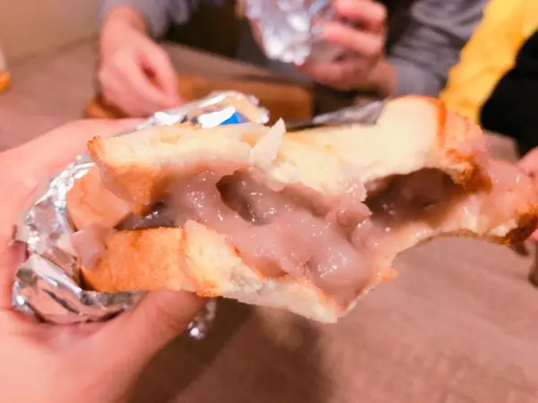 捷運菜寮站✿ Ticket鐵匙✿三重芋泥吐司特搜 ! ! 每咬一口 芋泥就爆一坨~~ 太滿足了~~ 幸福!