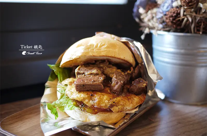 【食記．三重】鐵匙Ticket - 沙朗牛排鐵板堡 | 不使用重組肉 ღ平價早午餐．捷運菜寮站ღ