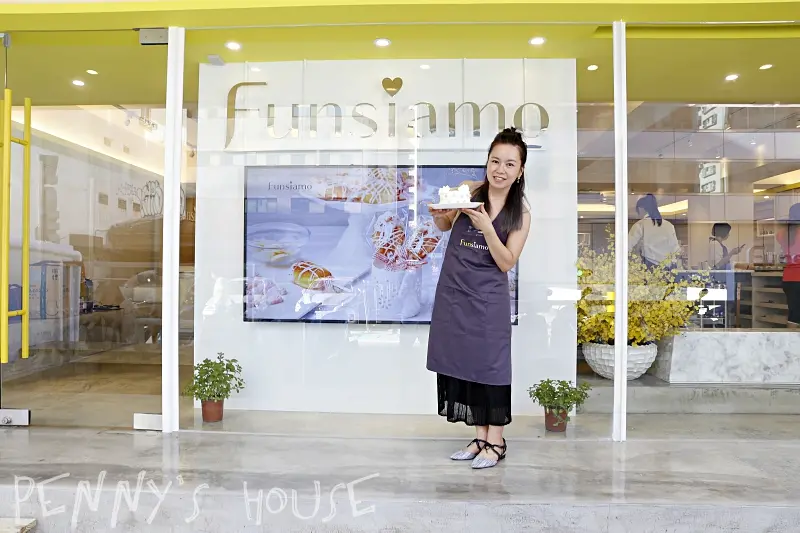 台北週末哪裡去？客自化Café & Play體驗店鋪 - Funsiamo 做蛋糕好玩又好吃。（國父紀念館捷運站1號出口）
