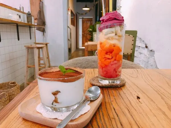 桃園✿丹宅 DANs home cuisine✿巷弄老宅改造 ! 桃園最美質感咖啡廳~ 推薦彩虹繽紛樂! 不加一滴水的夢幻水果冰沙~