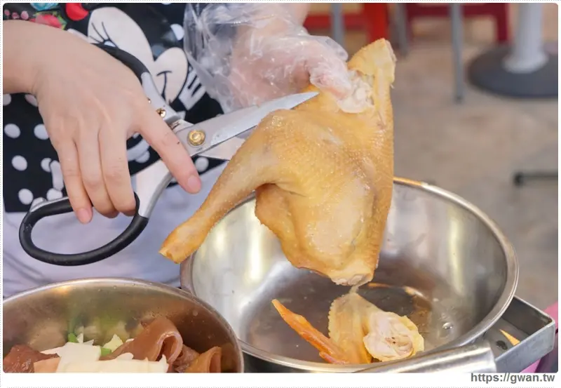 舟董煙燻鹽水雞 - 中美街人氣鹹水雞來一中囉，現場還有隱藏版!!