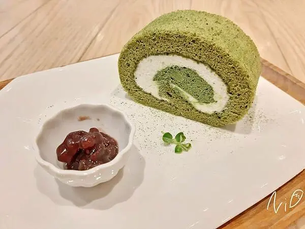 [新竹東區]柚子 Pomelos Home。柚香豆腐雞肉堡&抹茶生乳捲。