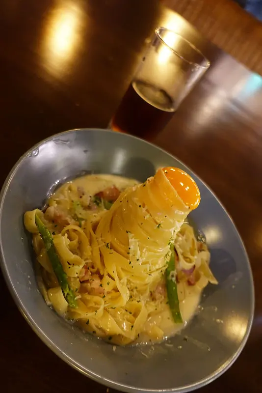 (胖樺食記)捷運公館站餐廳「窩巷弄」/台大商圈/義大利麵燉飯早午餐/不收一成服務費/乾燥花網美/完整菜單/培根蛋麵